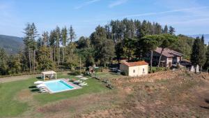 an aerial view of a house with a swimming pool at Montelucci Chianti Agrivilla in Gaiole in Chianti