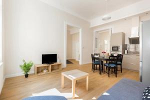 Kuchyňa alebo kuchynka v ubytovaní Kresz Geza 29 Westend Station 2 bedrooms+Living AC + 8 fotografií