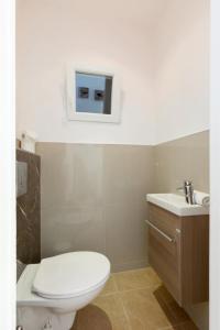 Kúpeľňa v ubytovaní Kresz Geza 29 Westend Station 2 bedrooms+Living AC