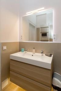 Kúpeľňa v ubytovaní Kresz Geza 29 Westend Station 2 bedrooms+Living AC