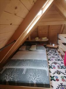 a bed in the attic of a cabin at Tarska Bajka in Bajina Bašta