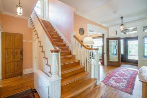 Gallery image of Lion's Head B&B in Niagara Falls