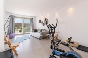 The fitness centre and/or fitness facilities at My Castle House - MG Villas Mykonos