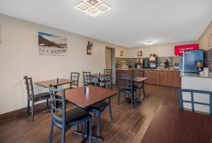a restaurant with tables and chairs and a counter at Red Roof Inn & Suites Jackson, TN in Jackson