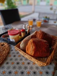 Jedlo v ubytovaní bed & breakfast alebo blízkom okolí