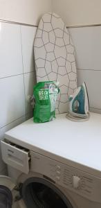 a washing machine with a green bag on top of it at Wohlfühlen in Neckarsulm in Neckarsulm