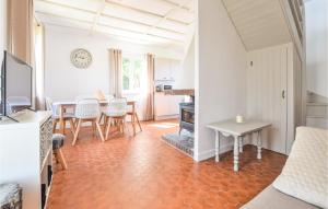 Kuchyňa alebo kuchynka v ubytovaní Nice Home In Saint-Aubin-Sur-Mer