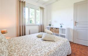Posteľ alebo postele v izbe v ubytovaní Nice Home In Saint-Aubin-Sur-Mer