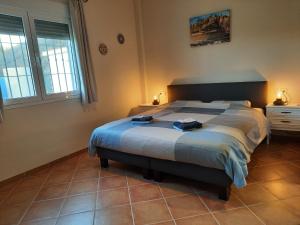 a bedroom with a bed with two towels on it at Casa Montaña Vélez-Málaga B&B in Vélez-Málaga