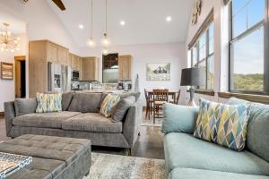 a living room with two couches and a kitchen at West Side Nest in Fredericksburg