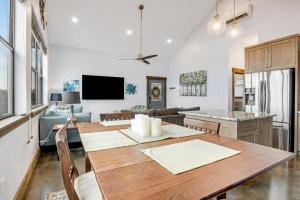 a dining room with a table and a kitchen at West Side Nest in Fredericksburg