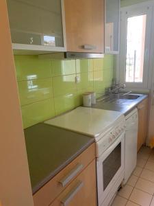 Kép Cozy Flat in Athens City Centre - 30 secs walking Ampelokipoi Metro Station szállásáról Athénban a galériában