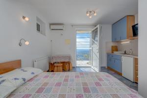 Postel nebo postele na pokoji v ubytování Pikolo Apartments Omiš