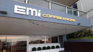 un cartello di emil coffee amore su un edificio di BDA Hotel & Spa a Punta del Este