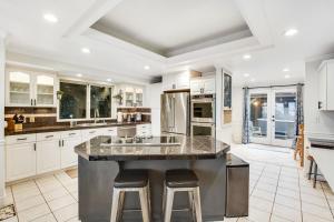 Una cocina o cocineta en Island Time Escape