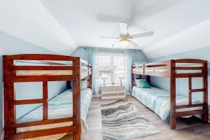 a bedroom with two bunk beds and a ceiling fan at Little Spruce Cottage in Arundel +39 photos