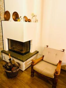 A seating area at Chalet in campagna