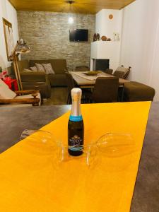 A television and/or entertainment centre at Chalet in campagna
