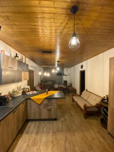A seating area at Chalet in campagna
