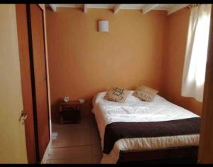Ένα ή περισσότερα κρεβάτια σε δωμάτιο στο Casa Damiana Bariloche.