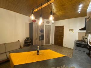 A seating area at Chalet in campagna