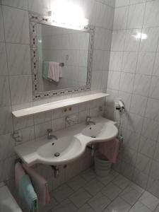 Kylpyhuone majoituspaikassa Gasthof Sonnalm