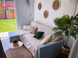 Area soggiorno di Logement paisible jacuzzi jardin privatif climatisation