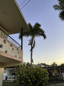 Balkón nebo terasa v ubytování Bright 2BR in Aguadilla 7 Mins to Beaches 2nd Floor Retreat