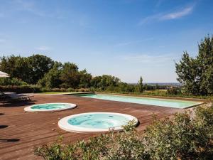 Bazén v ubytovaní Belvilla by OYO La Pergola alebo v jeho blízkosti