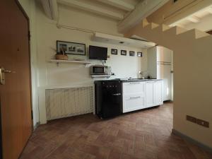 Kuchnia lub aneks kuchenny w obiekcie Tower Apartment in Tuscany near San Gimignano