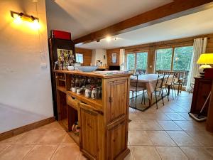Zdjęcie z galerii obiektu Chalet 5 Pièces pour 8 Personnes, Proche Pistes et Commerces - Les Alpages, La Boissause, Arâches-la-Frasse - FR-1-572-276 w mieście Arâches-la-Frasse