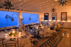 A restaurant or other place to eat at Hotel Lisca Bianca