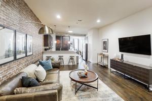 a living room with a couch and a table at Urban Escape in Nashville