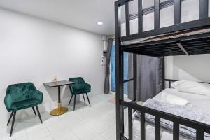 Postel nebo postele na pokoji v ubytování Chill Inn Lipa Noi Hostel and Beach Cafe