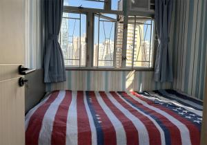 Postel nebo postele na pokoji v ubytování 3BR Romantic apt, 2mins MTR, 8pax + 32 fotografií