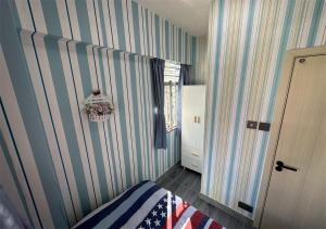 Giường trong phòng chung tại 3BR Romantic apt, 2mins MTR, 8pax
