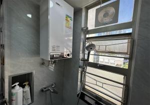 Nhà bếp/bếp nhỏ tại 3BR Romantic apt, 2mins MTR, 8pax