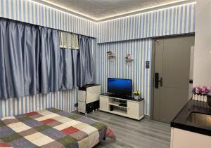 TV/trung tâm giải trí tại 3BR Romantic apt, 2mins MTR, 8pax