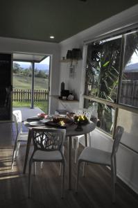 Border Ranges Getaway - self contained guest house餐廳或用餐的地方