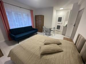 Rúm í herbergi á Apartamenty Wisła Centrum