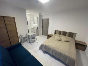 Rúm í herbergi á Apartamenty Wisła Centrum