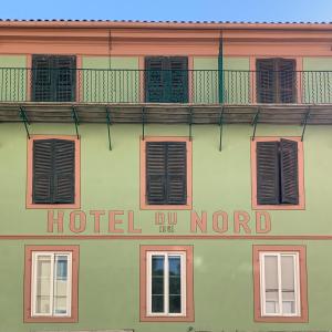 hotel nie posiada znaku na boku budynku w obiekcie Hôtel du Nord w mieście Corte
