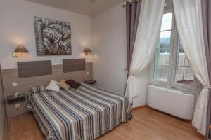 Łóżko lub łóżka w pokoju w obiekcie Hôtel du Nord
