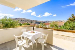 Gallery image of Reful Top modern facility with large terrace or balcony in Metajna +13 photos