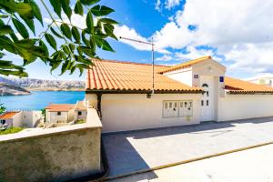 Gallery image of Reful Top modern facility with large terrace or balcony in Metajna