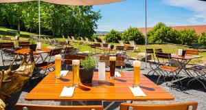 Ein Restaurant oder anderes Speiselokal in der Unterkunft Victor's Residenz-Hotel Teistungenburg 
