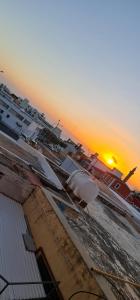 Alba o tramonto visti dall'interno dell'ostello o dai dintorni