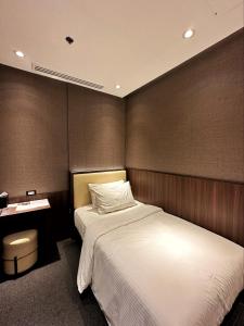 Een bed of bedden in een kamer bij Aerotel Cebu