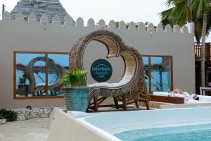 Bazén v ubytování Coral Rocks Hotel & Restaurant nebo v jeho okolí