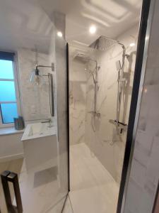 Kúpeľňa v ubytovaní L'incontournable - Loiret Spa